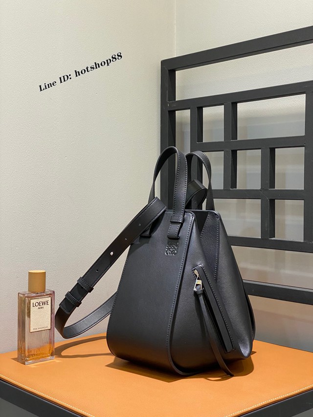 Loewe專櫃新顏色女包吊床包 羅意威經典小牛皮Hammock bag手提肩背包 10166 lyw1199